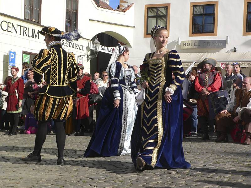 Historický průvod symbolicky uzavřel sezonu na zámku v Českém Krumlově. 