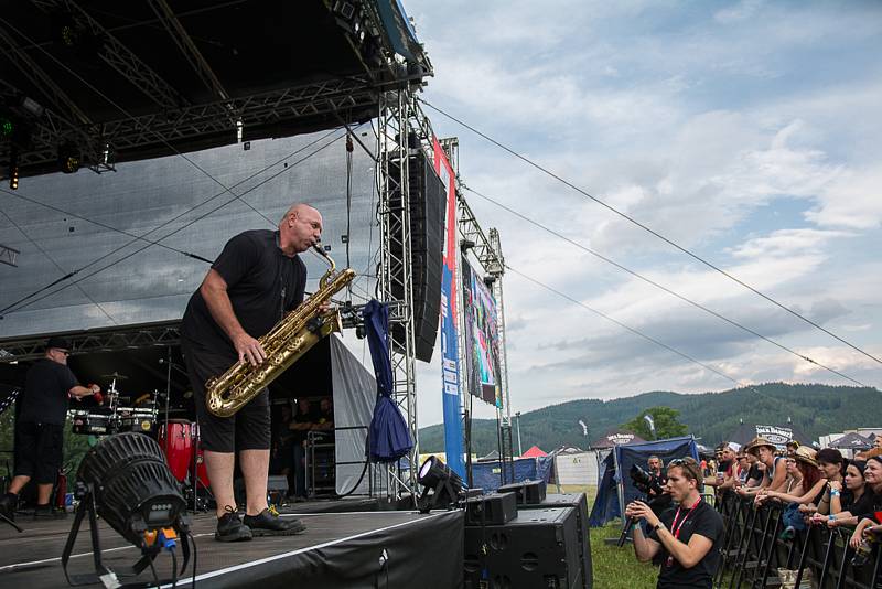 Atmosféra na festivalu Hrady CZ v Rožmberku na Českokrumlovsku je úžasná, déšť nevadí.