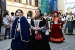 Kostýmovaný historický průvod v Českém Krumlově k ukončení zámecké sezony prošel v sobotu po obědě městem.