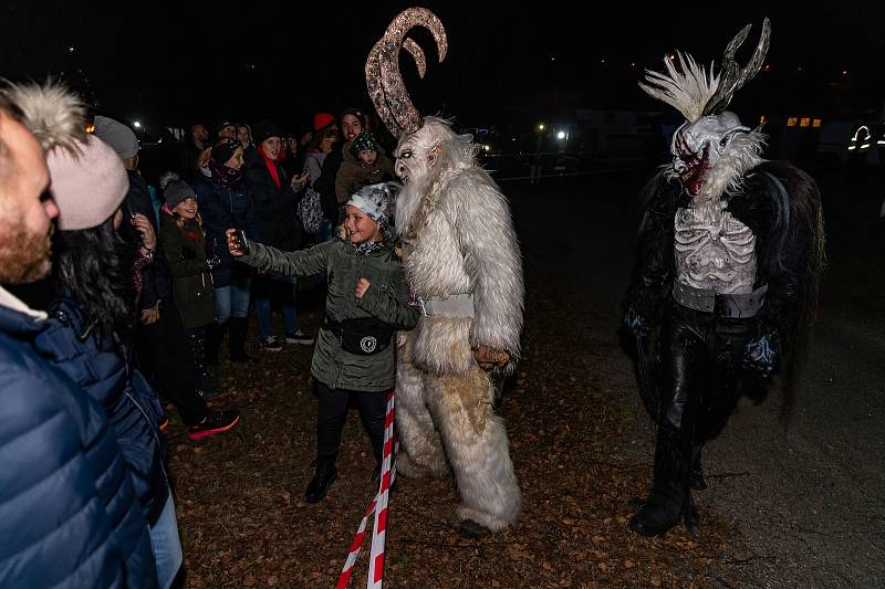 Krampusáci děsili svým zjevem ve Vyšším Brodě.