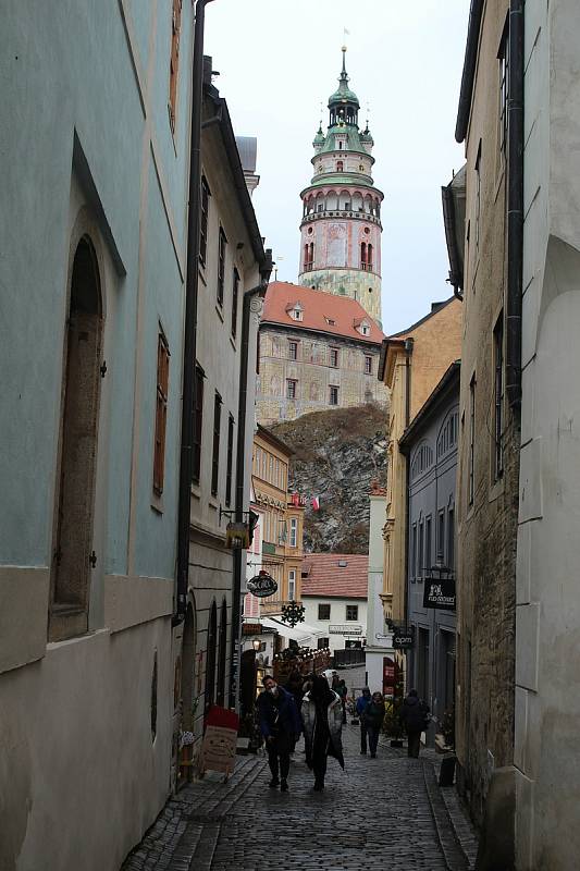 Český Krumlov opět před koncem roku oživili návštěvníci.