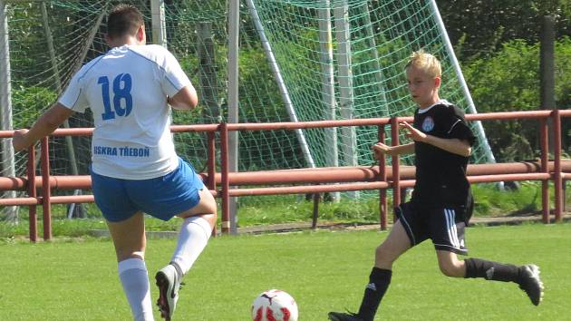 KP starší žáci – 4. kolo (3. hrané): FK Spartak Kaplice (černé dresy) – TJ Jiskra Třeboň 7:0 (3:0).