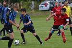 Oblastní I.A třída (skupina B) - 22. kolo: SK Větřní (červené dresy) - FC Velešín 2:2 (1:1).