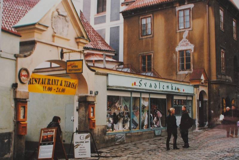 Český Krumlov v roce 1998. Švadlenka na Latránu.