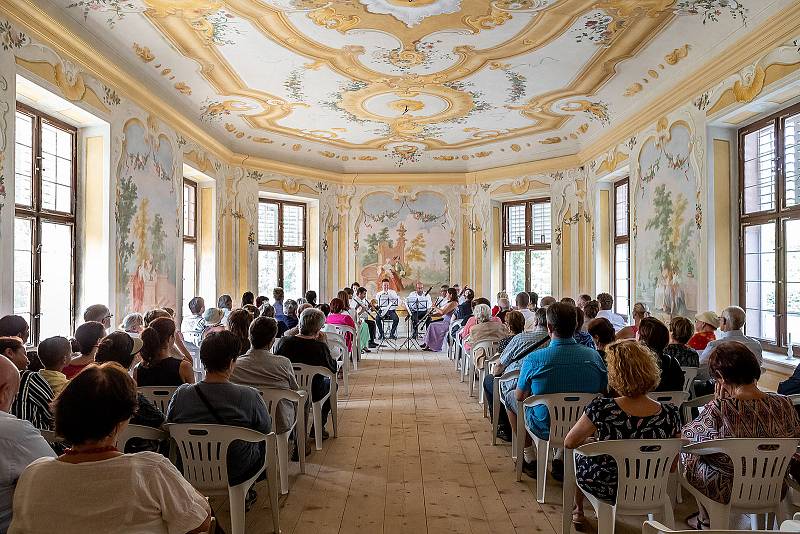 Koncert Harmonie Mozartiana Pragensis v zámecké Bellarii.