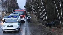 Při čelní srážce dvou osobních automobilů u Nažidel zahynul rakouský řidič.