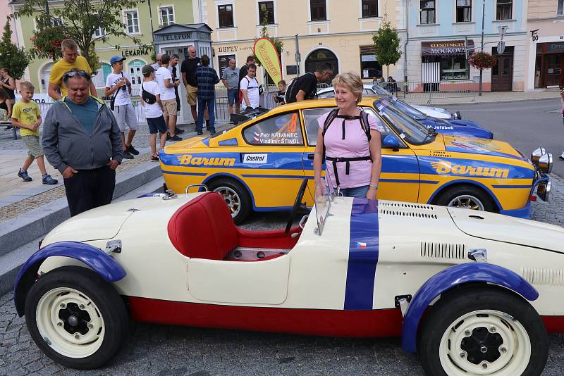 Grand Prix Kaplice otevřel motocyklový kaskadér Martin Krátký který předvedl své mistrovství v sedle Yamahy a MZ.