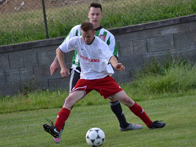 Okresní přebor muži - 22. kolo: Sokol Křemže (bílé dresy) - Hraničář Malonty 6:1 (2:0).