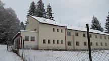 Kdysi vyhlášené plicní sanatorium na Českokrumlovsku nyní už více jak 15 let chátrá.