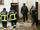 Obyvatelé jednoho domu v Benešově nad Černou museli být evakuováni.