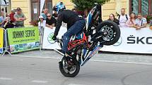 Grand Prix Kaplice otevřel motocyklový kaskadér Martin Krátký který předvedl své mistrovství v sedle Yamahy a MZ.