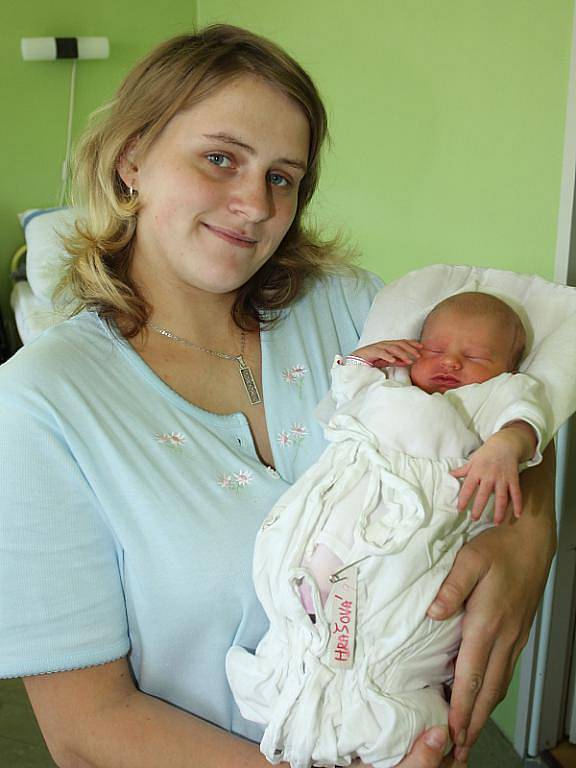 První miminko Zuzany Szajkové a Pavla Hrašeho z Kaplice se jmenuje Vanesska Hrašová. Holčička se narodila 21. září 2010 ve 3.59 hodin, měřila 49 centimetrů a vážila 2950 gramů. Tatínek u porodu statečně asistoval.