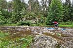 Paddleboardisti si spluli běžně nesjízdný úsek Malše mezi Kaplicí a Pořešínem. Díky dešťům bylo vody dost.