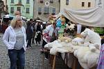 Program Svatováclavských slavností na náměstí zahájila krumlovská kapela Lakomá Barka.