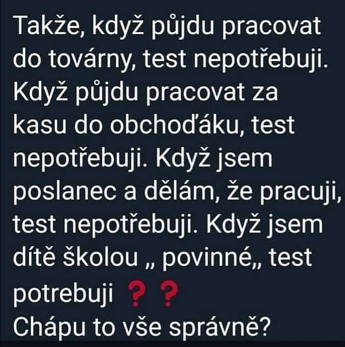 Vládní opatření se zpřísňují a Prymula vyrazil na fotbal. Národ se baví.