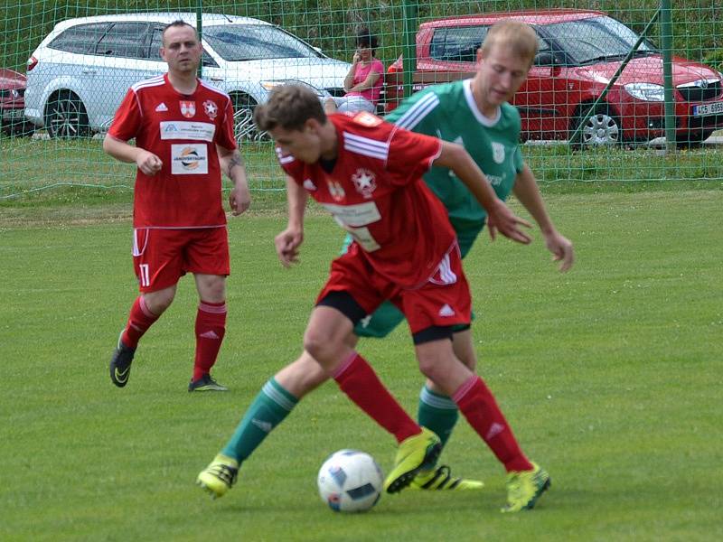 Oblastní I.A třída (skupina A) - 26. kolo: FK Nová Ves / Brloh (zelené dresy) - TJ Týn nad Vltavou 2:9 (2:5).