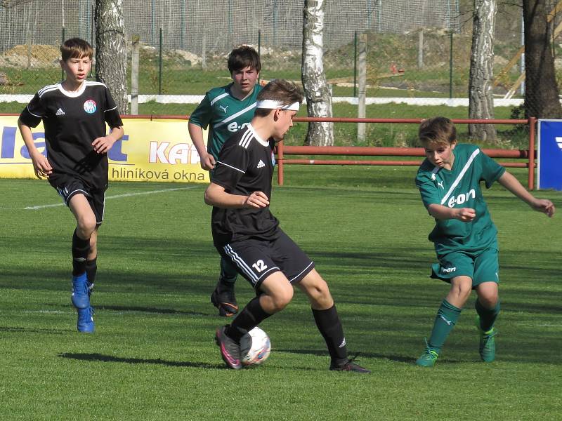 KP starší žáci – předehrávka 18. kola: FK Spartak Kaplice (černé dresy) – TJ Malše Roudné 5:1 (1:1).