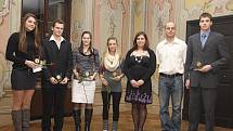 Nejúspěšnější sportovci okresu za rok 2011. Na snímku zleva plavkyně Natálie Berounská, futsalista Petr Bordáč, badmintonistka Lucie Černá, jachtařka Nikol Staňková, kanoisté Lenka Lagnerová a Lukáš Novosad a plavec Aleš Berounský.