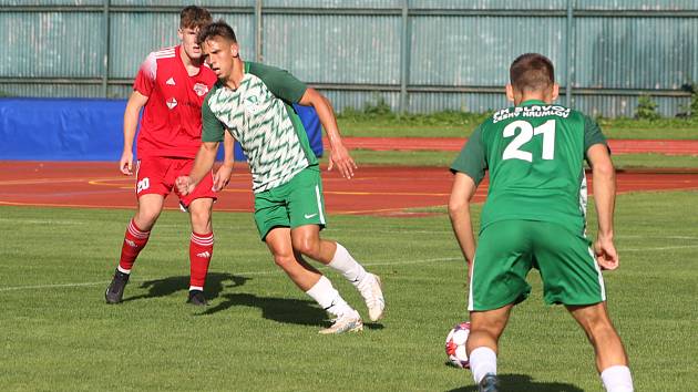 Fotbalová divize: Český Krumlov - Petřín Plzeň 1:2 (1:2).
