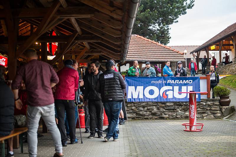 Setkání účastníků a příznivců Rallye Český Krumlov na Holkově.