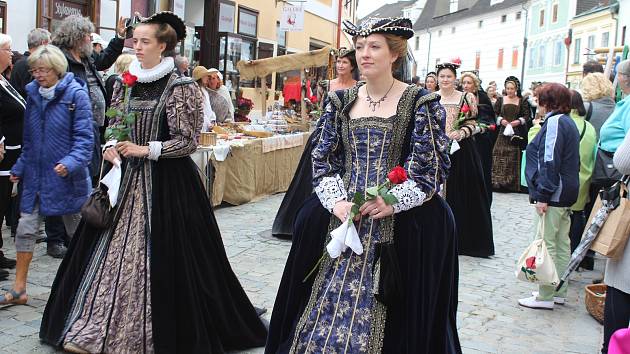 Stovky kostýmů předvedou Slavnosti pětilisté růže - Českokrumlovský deník