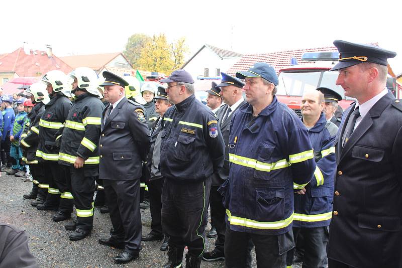 Sobotní odpoledne obyvatelé Malont věnovali oslavám vzniku republiky. Nechyběl ani ohňostroj.