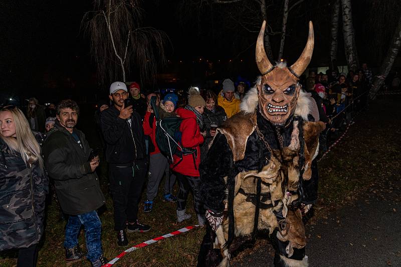 Krampusáci děsili svým zjevem ve Vyšším Brodě.