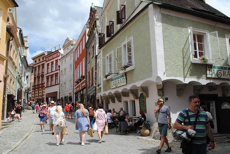 Český Krumlov o prodlouženém červencovém víkendu.