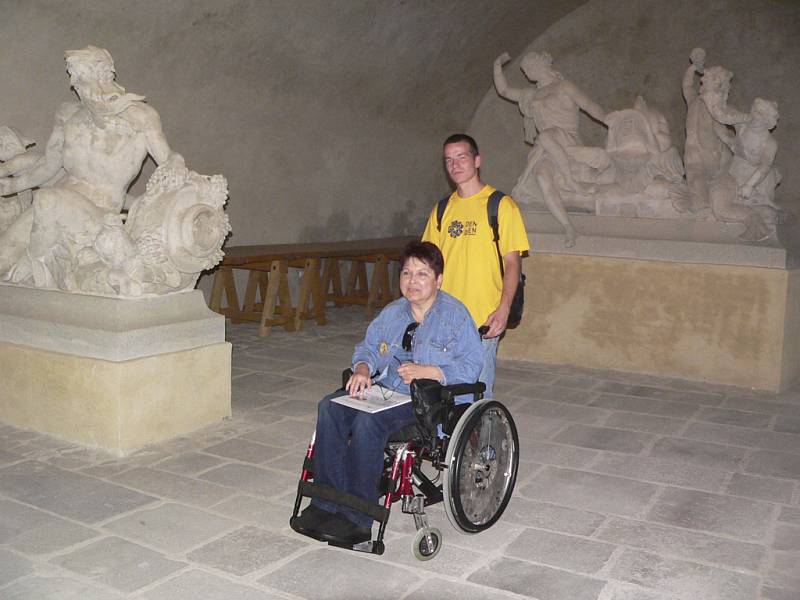 Poprvé mohou lidé se zdravotním postižením navštívit zámecké Lapidárium.