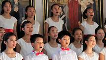 Dětský pěvecký sbor z Hongkongu YIP´s  Children´s Choir music nadchnul na svém pátečním koncertě diváky v Jezuitském sále hotelu Růže.