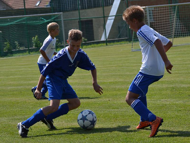OP starší žáci – 26. kolo: FK Nová Ves / Brloh (bílé dresy) – FC Velešín 0:12 (0:5).