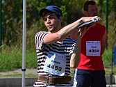 REKORDMAN. Vítěz předchozích dvou ročníků Krumlovského Šnomíbo desetiboje – Filip Hermann (na snímku z loňska) – drží výkonem blížícím se k pětitisícové hranici rekord mítinku.