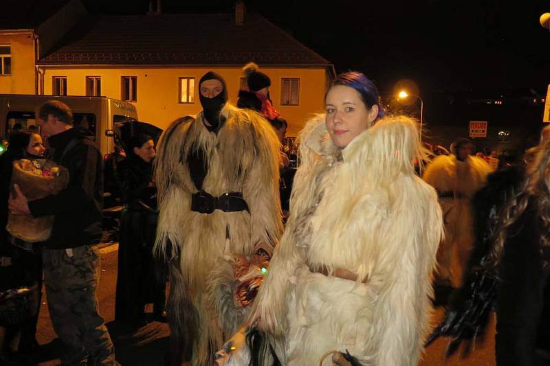 Krampus show v Kaplici 2016. Česká skupina krampusů.