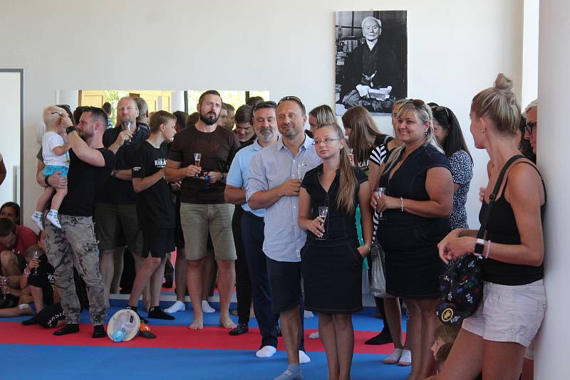 V krumlovském Skleníku sídlí Sportovní klub karate Český Krumlov .