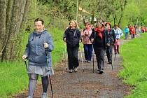 Přátelský pochod Nordic Walking Branou Novoradských hor se koná v sobotu.