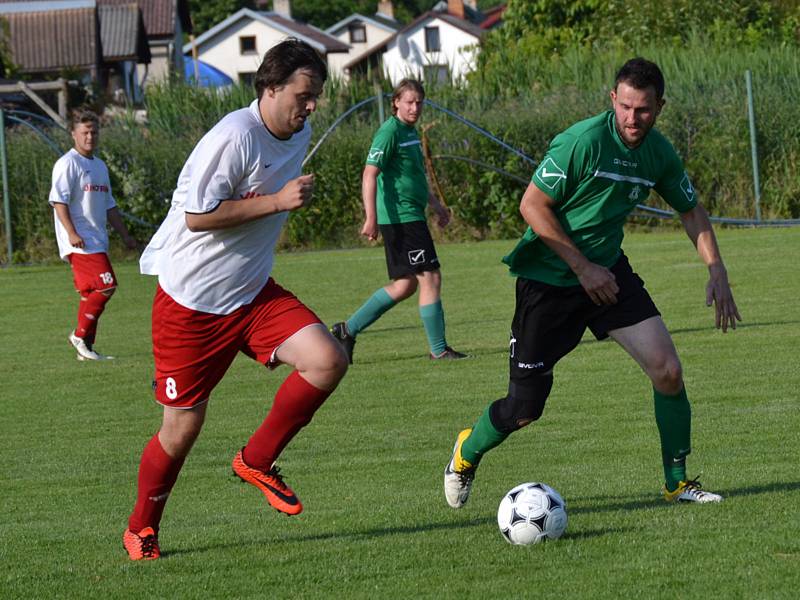 OP muži - 22. kolo: Sokol Křemže (bílé dresy) - Dynamo Vyšší Brod 5:1 (1:0).