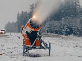 První letošní sníh na Českokrumlovsku a k tomu umělý na Lipně.