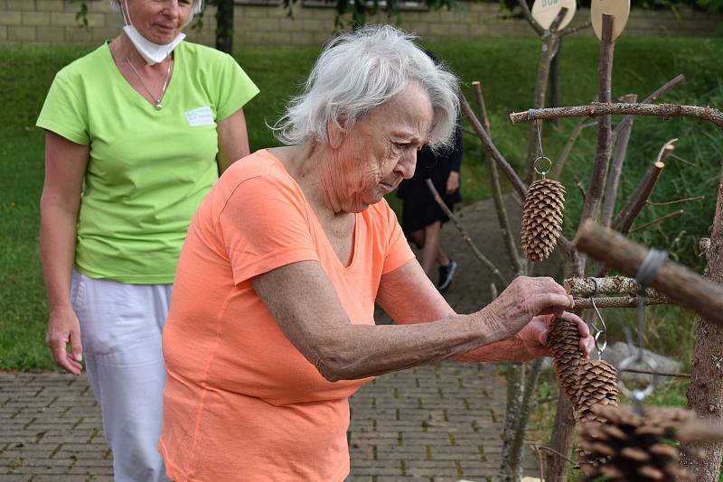 Propojování generací v Domově důchodců v Horní Plané