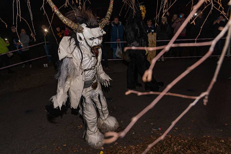 Krampusáci děsili svým zjevem ve Vyšším Brodě.