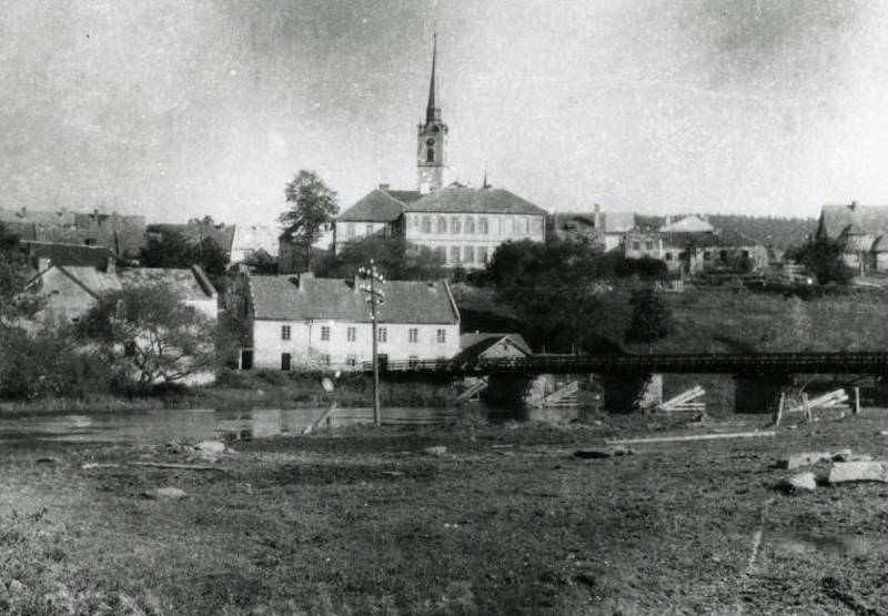 Pohled na Frymburk přes Vltavu v roce 1957.