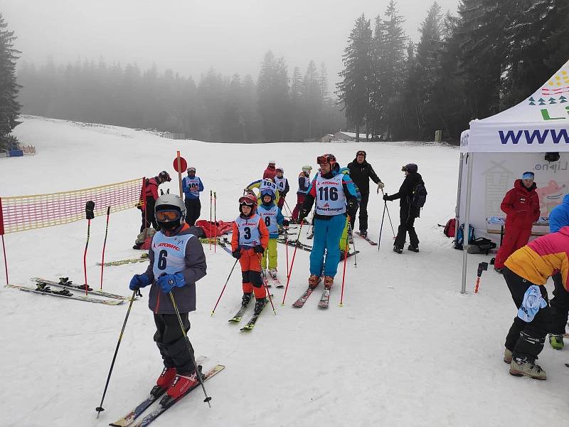 McDonald's Winter Cup 2020, závod ve slalomu pro veřejnost, ve skiareálu Lipno.