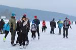 Tisíce lidí dorazily o víkendu zabruslit si na Lipno.