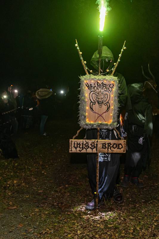 Krampusáci děsili svým zjevem ve Vyšším Brodě.