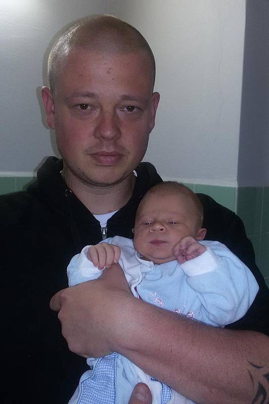 V úterý 5. května 2015 pět minut po 17. hodině se větřínským partnerům Aleně Nedomové a Ivanu Radovi narodil prvorozený syn Kryštof Rada. U porodu chlapečka s mírami 51 centimetrů a 3750 gramů tatínek asistoval.