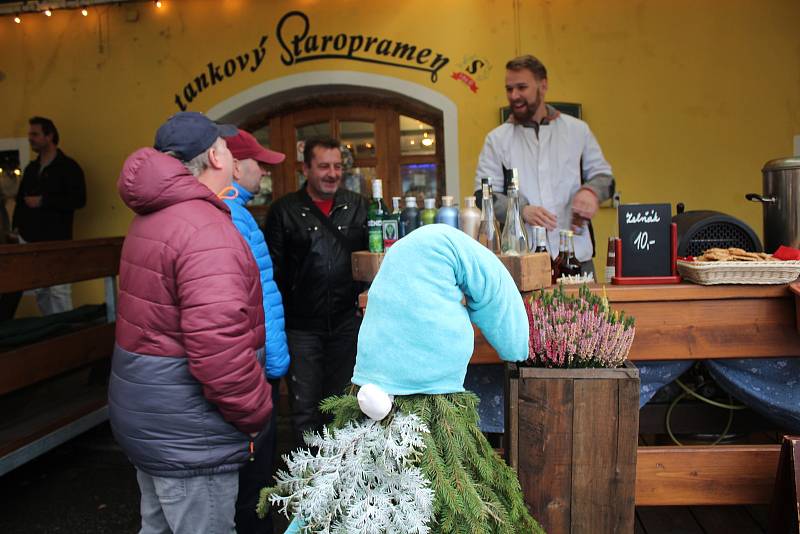 Adventní hornoplánské korzo aneb báječnou příležitost k procházce městem využila spousta lidí v Horní Plané k nákupu dobrot a řemeslných výrobků.