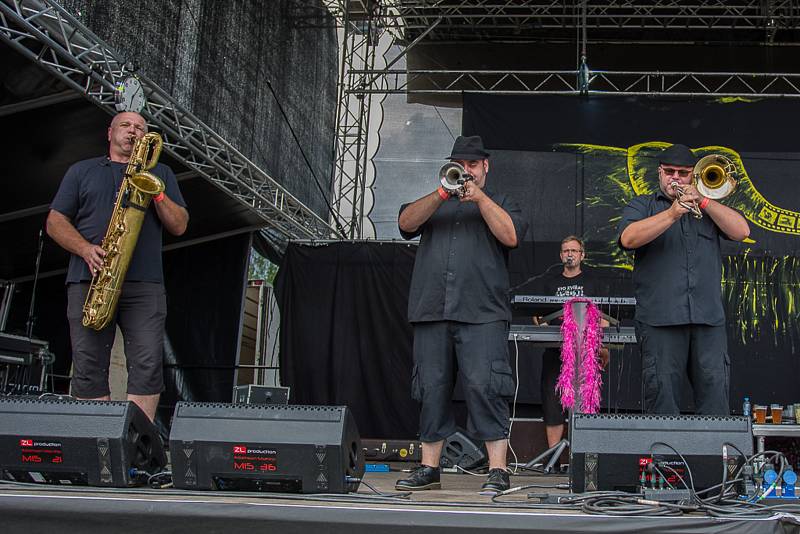 Atmosféra na festivalu Hrady CZ v Rožmberku na Českokrumlovsku je úžasná, déšť nevadí.