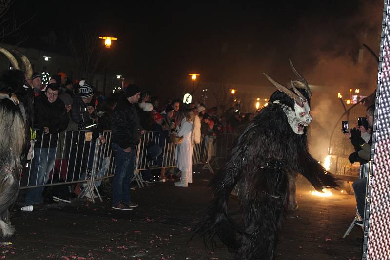 Krampus show v Kaplici si užívali diváci i účinkující.