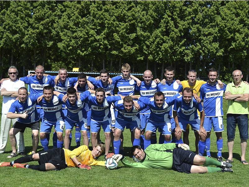  Suverénní vítěz áčkové skupiny I.B třídy 2014/15 – tým FC Velešín.