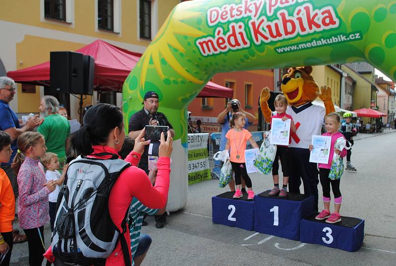 Tradiční Májové kolo a Frymburská desítka láká čím dál víc běžců.