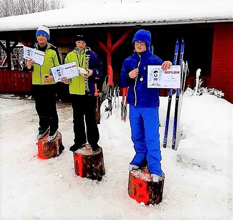 Lyžařský výcvik pojali netradičně. Žáci Základní školy Malonty si  v Janově Vsi na vlastní kůži vyzkoušeli i závod v biatlonu.